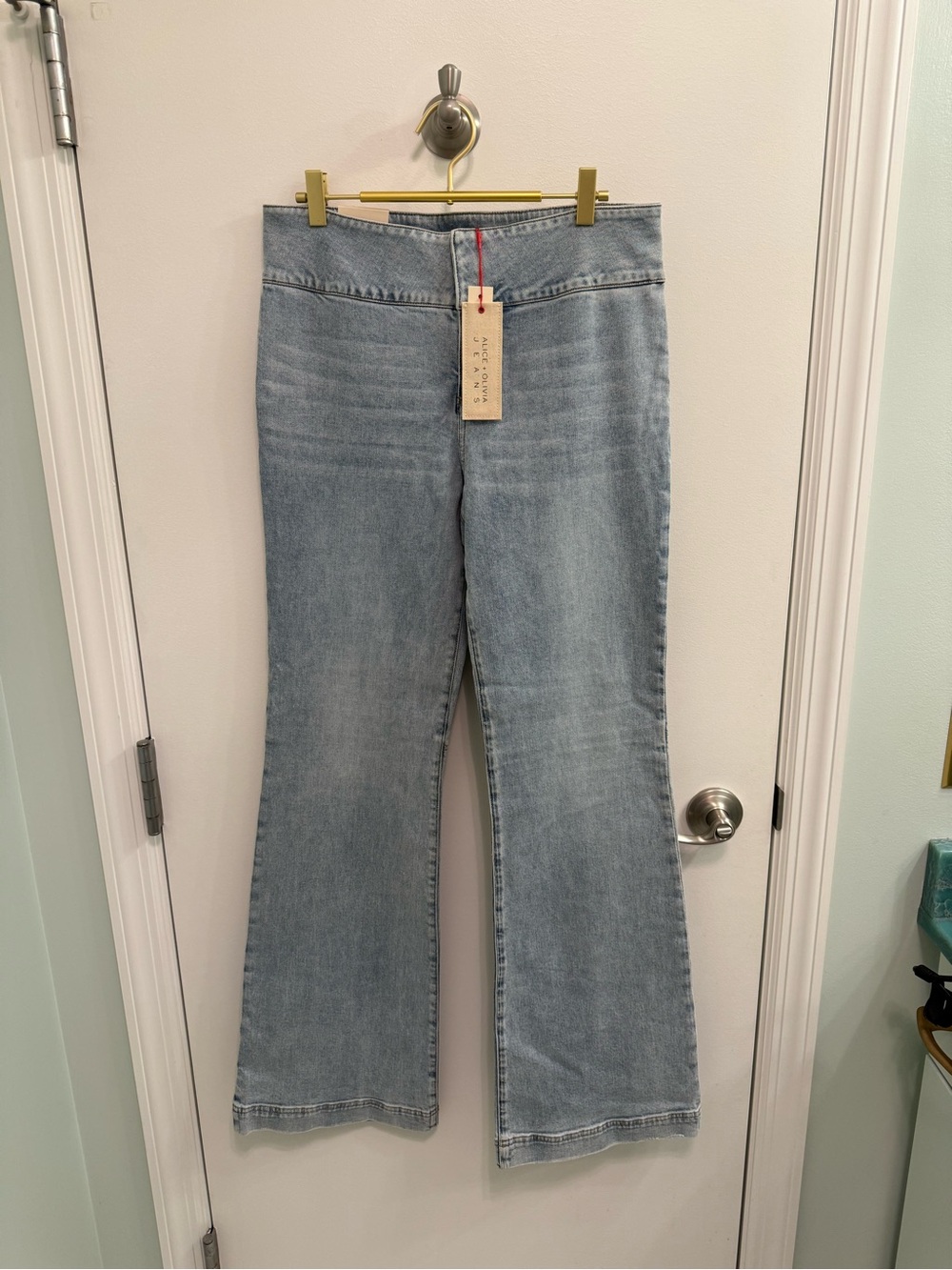NWT ALICE & OIVIA JEANS 31